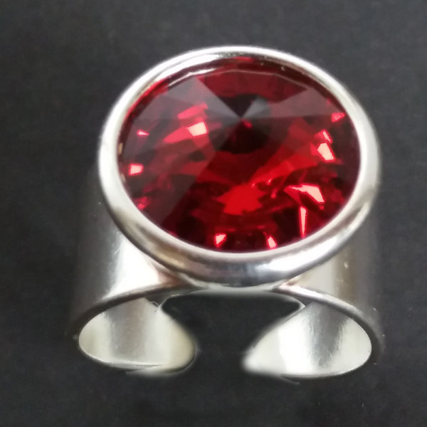 Ring versilbert mit Swarovski Kristall Ruby