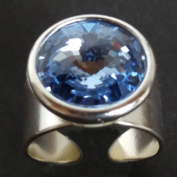 Ring versilbert mit Swarovski Kristall Light Sapphire
